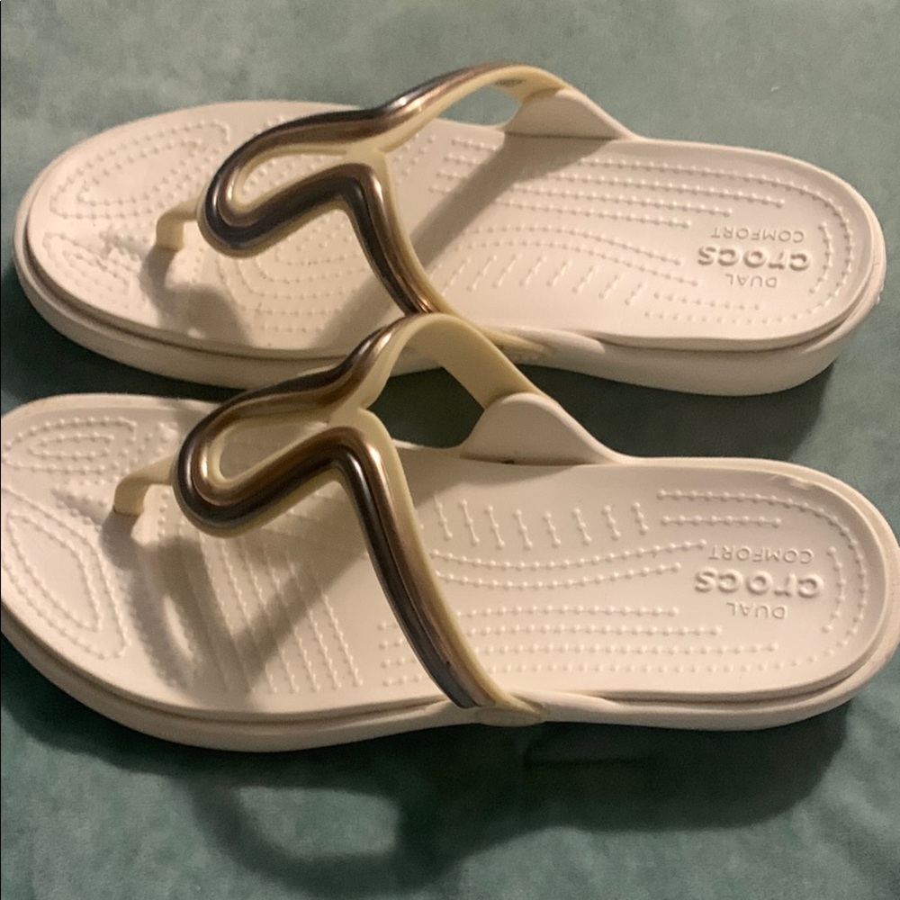 CROCS White and Gold Sandals with Textured Footbed - Picture 3 of 5